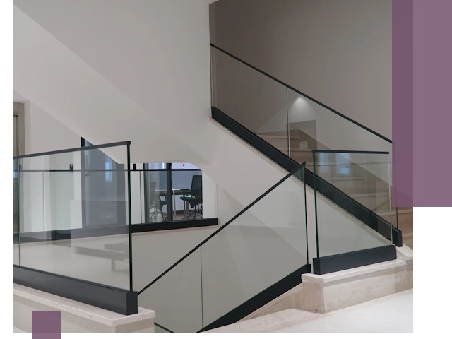 Стеклянные перила премиум-класса с установкой в Ейске