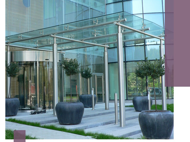 Навесы из стекла на заказ в Ейске — монтаж и установка