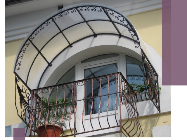 Козырьки над балконом в Ейске — изготовление и монтаж